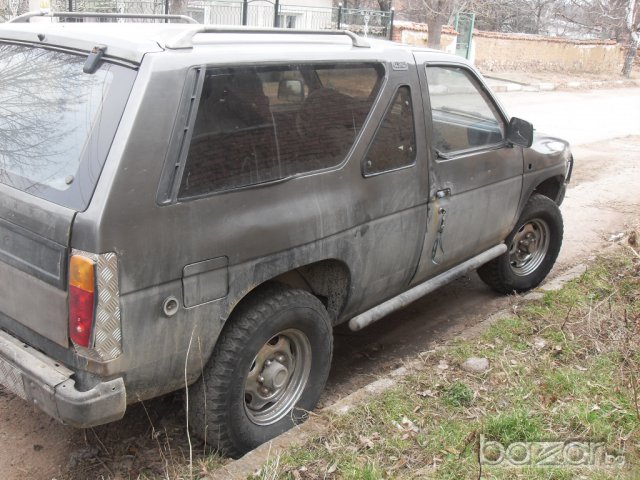   Продавам на части Нисан Терано 2400 бензин и 2700 тд 92 г / Nissan Terrano, снимка 2 - Автомобили и джипове - 7005930