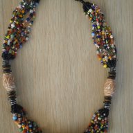 Традиционен африкански гердан-комбинация от пясъчна мъниста и теракота, снимка 2 - Колиета, медальони, синджири - 17601423