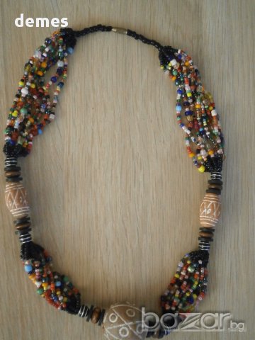 Традиционен африкански гердан-комбинация от пясъчна мъниста и теракота, снимка 2 - Колиета, медальони, синджири - 17601423