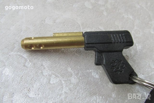 Ново оригинално ,универсално, стоманено ,заключващо, блокиращо устройство , катинар, брава