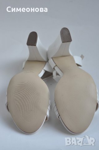 Бели обувки на ток, снимка 3 - Дамски обувки на ток - 21696645