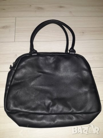 Черна кожена чанта с велурен орнамент с къси дръжки, снимка 2 - Чанти - 23623641