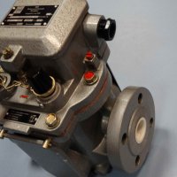 предпазно газово реле Бухголц VEB BF 25/10 6 RGW 250-76 monitoring relay for tap changer, снимка 2 - Резервни части за машини - 23981659