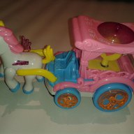 Детска играчка- каляска с конче, движеща се, звукови и светлинни ефекти, снимка 1 - Рисуване и оцветяване - 9872469
