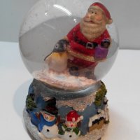 Преспапие с латерна  Дядо Коледа, снимка 2 - Музикални играчки - 24030900