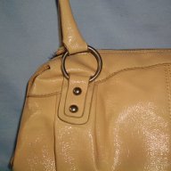 Елегантна лачена чанта, снимка 11 - Чанти - 14223329