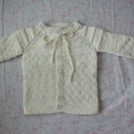 Нова ръчно плетена жилетка - ръст до 92 см, снимка 1 - Жилетки и елечета за бебе - 12341273