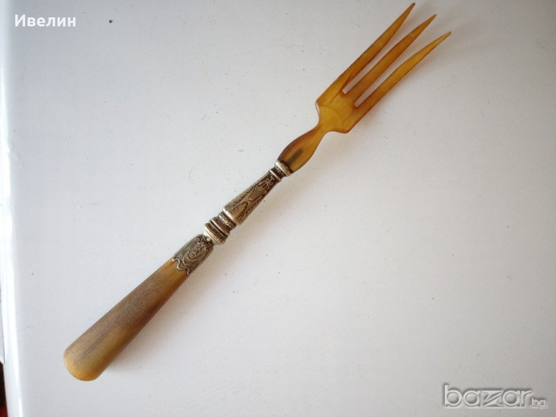 стариина вилица за сервиране, снимка 1