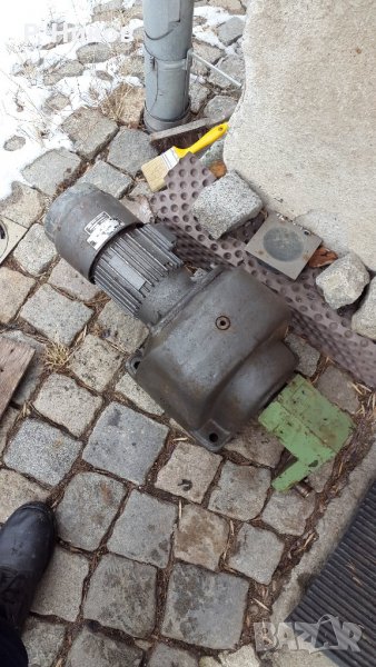 електродвигатели с/без редуктори , снимка 1