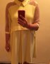 Уникална жълта рокля с прозрачен тюл на ръкавите, снимка 1 - Рокли - 21521568