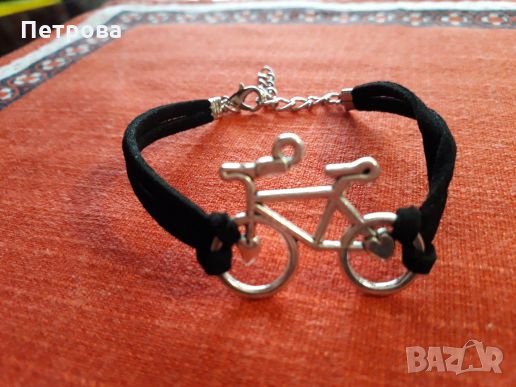 Кожена гривна с метален елемент - колело , снимка 2 - Гривни - 23409838