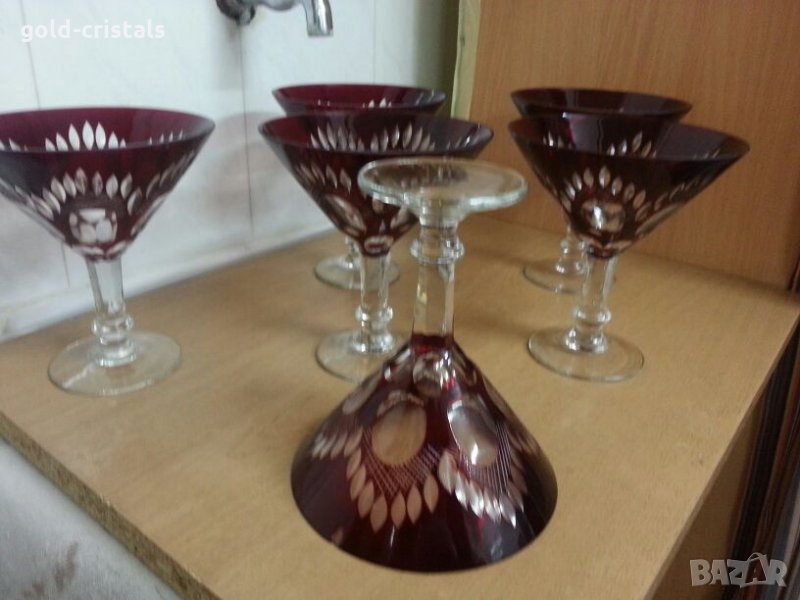 Кристални чаши гравирани червен цветен кристал, снимка 1