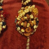 Традиционни ръчно изработени сурвачки от дрян с вълна, естествени материали и сушени плодове., снимка 7 - Други - 16872520