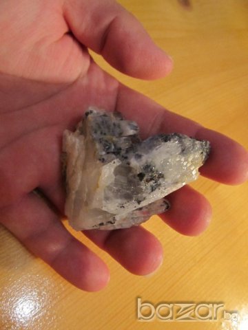 Планински кристал  7 х 6 см с примеси на други минерали - красота лечение и помощ от природата !, снимка 3 - Други - 15707925