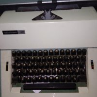 Пишеща машина "Роботрон 20" ГДР, латиница