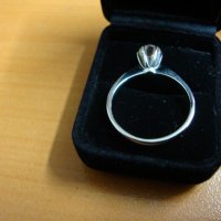 Дамски пръстен с диамант, снимка 9 - Пръстени - 19789082