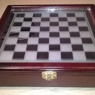 Нов стъклен шах в красива дървена кутия-внос швеицария, снимка 3 - Антикварни и старинни предмети - 16433354
