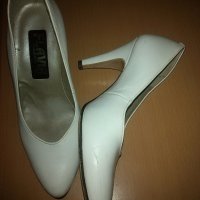 дамски обувки бели , снимка 2 - Дамски обувки на ток - 19070008
