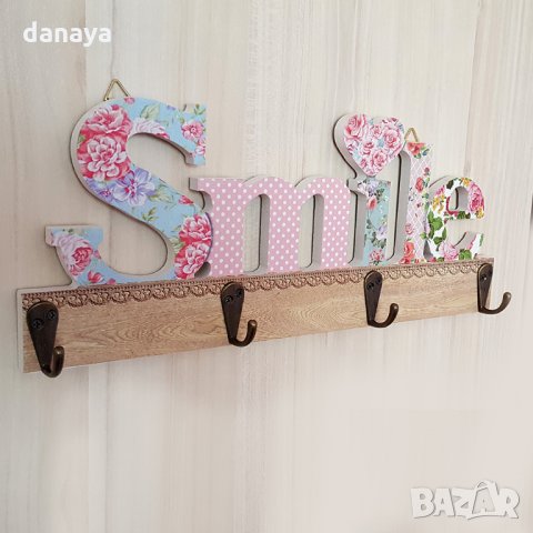 982 Декоративна дървена закачалка SMILE стенна закачалка с 4 куки, снимка 3 - Закачалки - 25709960