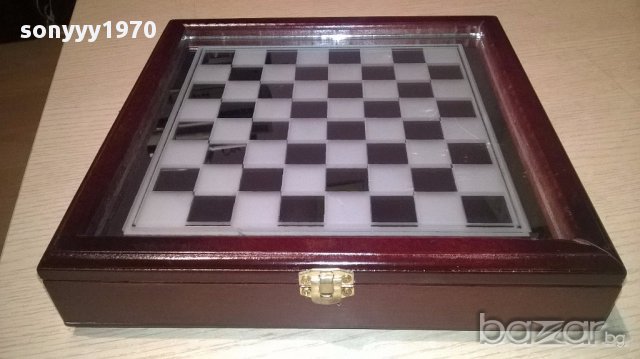 Нов стъклен шах в красива дървена кутия-внос швеицария, снимка 3 - Антикварни и старинни предмети - 16433354