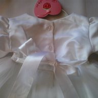 Бяла Детска рокля с къс ръкав , пола с тюл и шапка , официална, цвят-бял, снимка 3 - Бебешки рокли - 11522020