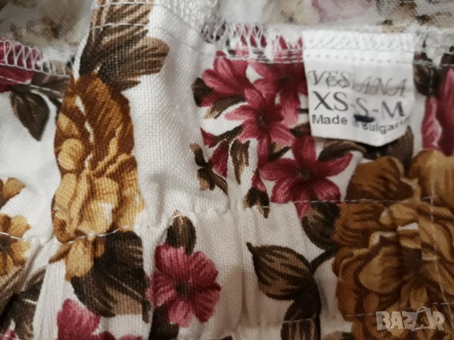 Бяла разкроена пола с червени и кафяви цветя марка Vesiana, снимка 3 - Поли - 23815927