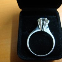 Дамски пръстен с диамант, снимка 3 - Пръстени - 20275665