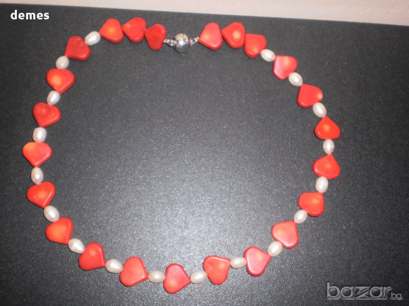 Гердан от червени корали с форма на сърце и бели перли, снимка 1