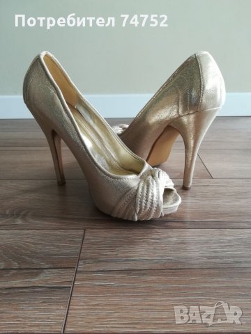 Високи златисти обувки , снимка 4 - Дамски елегантни обувки - 25183218