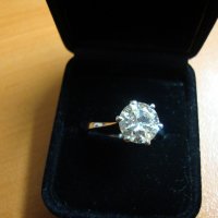 Дамски пръстен с диамант, снимка 1 - Пръстени - 20275665