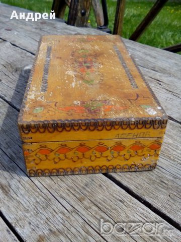 Стара дървена кутия, снимка 3 - Антикварни и старинни предмети - 18134544