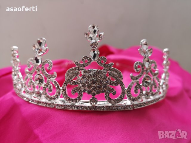Красива Луксозна корона за глава с множество нежни кристали🤩💃😍 , снимка 5 - Аксесоари за коса - 25982883