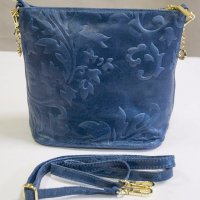 Естествена кожа, синя дамска чанта марка Giulia, снимка 1 - Чанти - 18826261