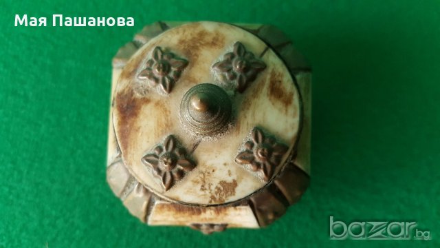 Малка кутийка, снимка 4 - Антикварни и старинни предмети - 19846927