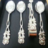 красив посребрен комплект лъжички  и щипка , снимка 3 - Антикварни и старинни предмети - 25377524