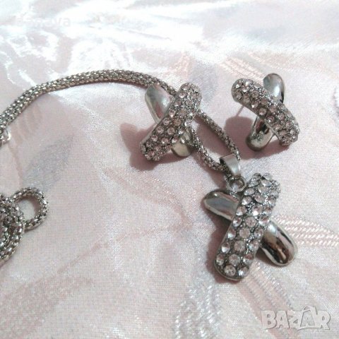Комплект бижута обеци с винтчета и колие X с камъчета, снимка 4 - Бижутерийни комплекти - 22276789