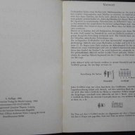 Книга "Grifftabelle fur Plektrumgiarre-Jurgen Kliem" - 128 стр, снимка 3 - Специализирана литература - 7602621