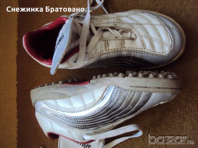 Детски футболни обувки Spalding , снимка 4 - Детски маратонки - 18913363