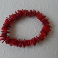гривна червен корал, снимка 1 - Гривни - 17057478