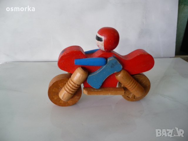 Дървена фигурка играчка мотоциклетист с мотоциклет мотор 