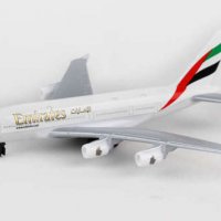 Еърбъс 380 самолет модел макет Airbus Emirates метален авиокомпания летище рекламен полет лайнер, снимка 3 - Други ценни предмети - 23572759