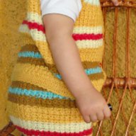Ръчно плетен бебешки костюм жилетка и гащички пелена, снимка 4 - Жилетки и елечета за бебе - 15828928