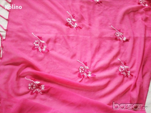 Ефирен дамски шал триъгълен, св. циклама с бяла бродерия, ”BIJOUX TERNER”, Индия, снимка 11 - Шапки - 21000349