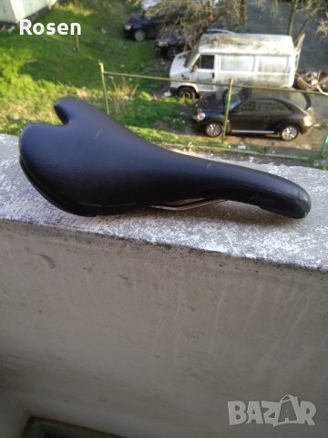 Продавам шосейно седло и педали, снимка 2 - Части за велосипеди - 24678246