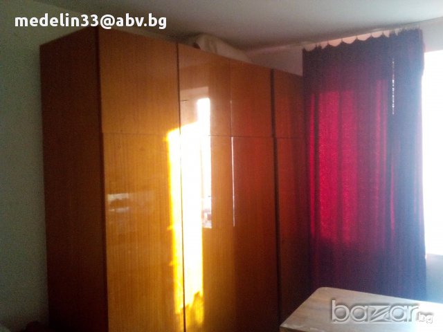 Спалня,4-крилен гердероб с надстройка,тоалетка с огледа 2 бр. нощни шкафчета, 2 бр. пружини и дюшеци