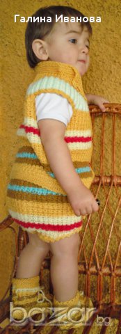 Ръчно плетен бебешки костюм жилетка и гащички пелена, снимка 4 - Жилетки и елечета за бебе - 15828928