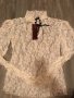 Бяла дантелена блуза с брошка Камелия, снимка 4