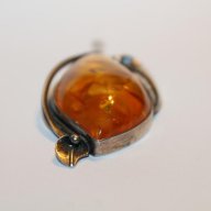 Сребърна висулка с естествен кехлибар, снимка 5 - Колиета, медальони, синджири - 18021237