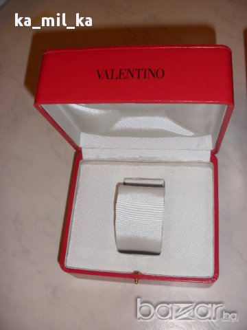 Кутия от часовник Valentino - Червена, снимка 2 - Други - 10300152