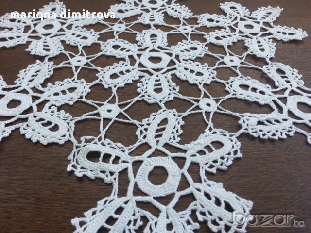 Стара  дантела  покривка каре ковьор плетена на една кука, снимка 2 - Антикварни и старинни предмети - 16397185